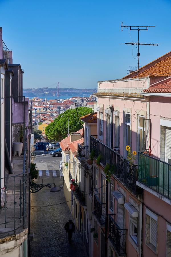Aesthetic Riverview Apartment In Historical Lissabon Exterior foto