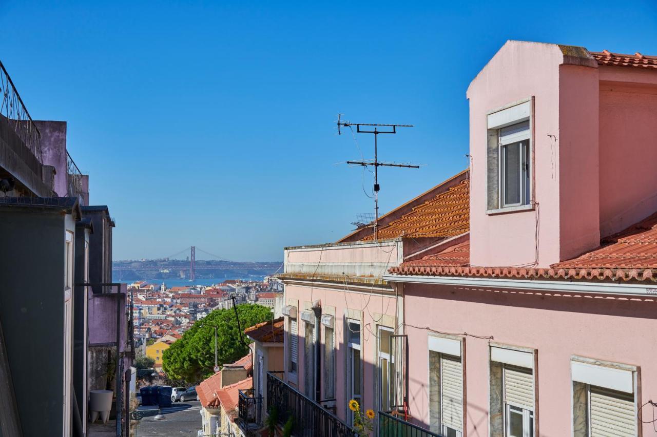 Aesthetic Riverview Apartment In Historical Lissabon Exterior foto