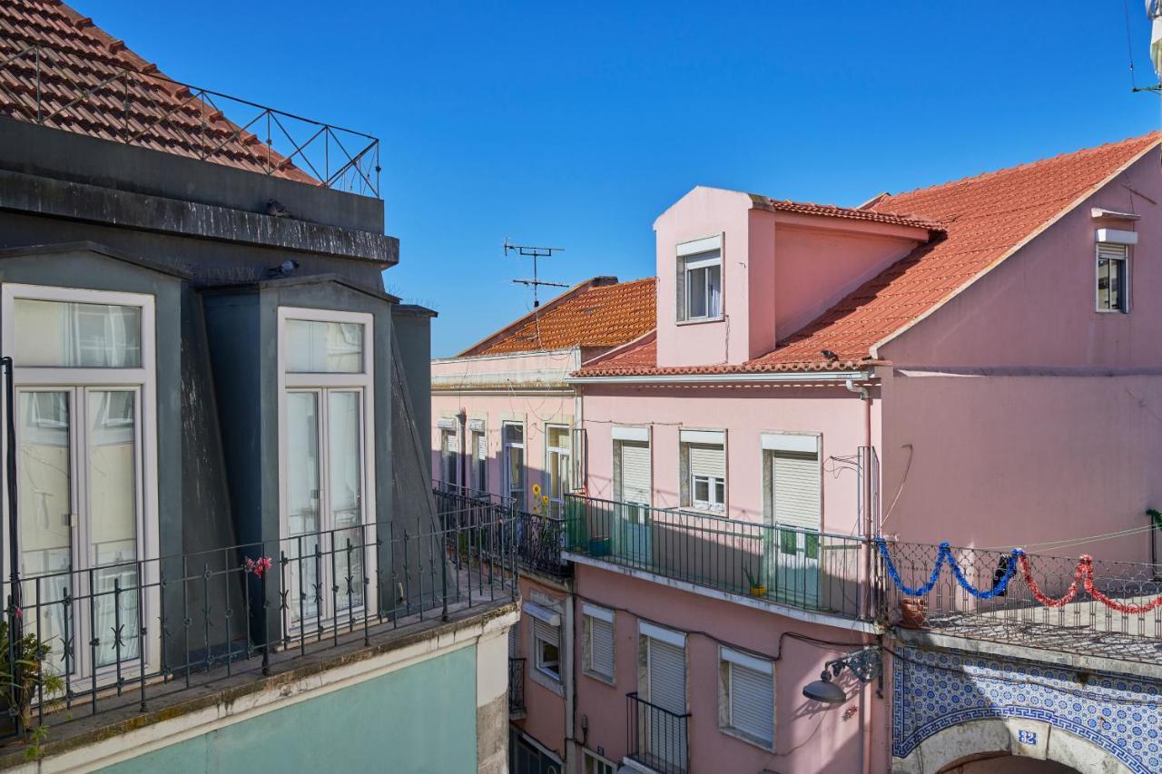 Aesthetic Riverview Apartment In Historical Lissabon Exterior foto