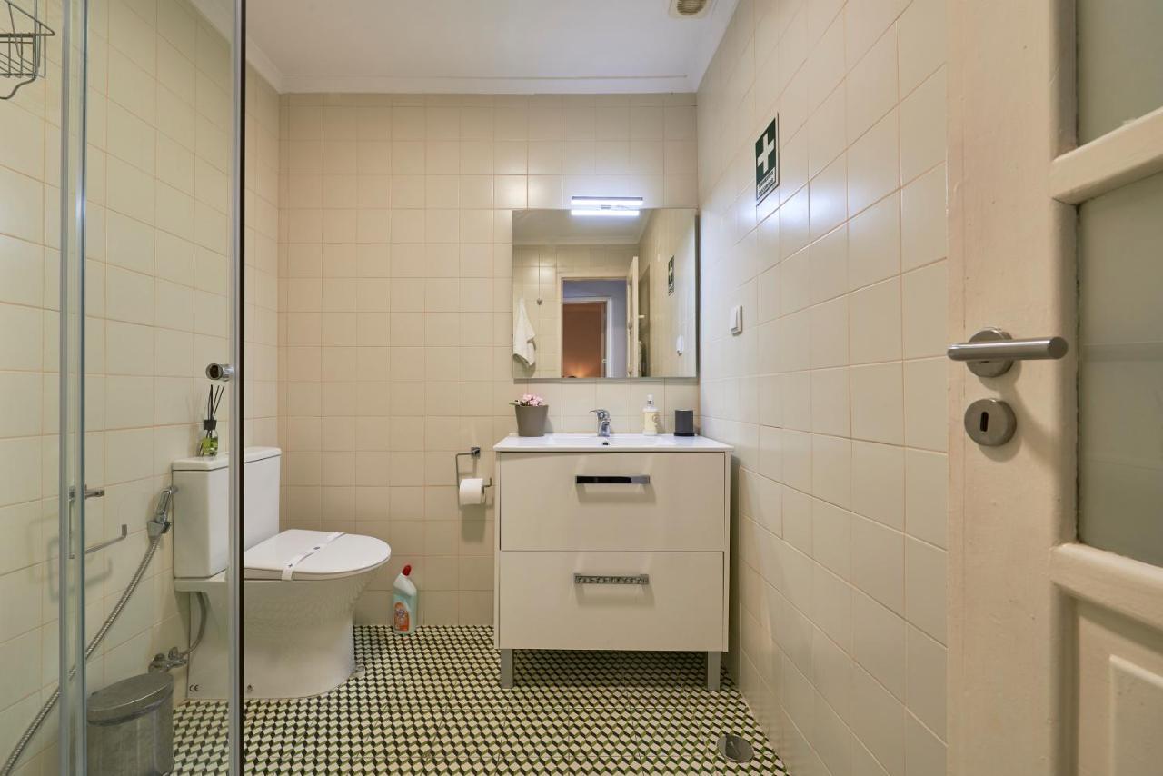 Aesthetic Riverview Apartment In Historical Lissabon Exterior foto